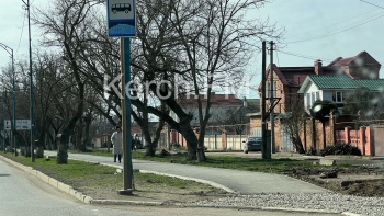 Новости » Общество: На Орджоникидзе ещё часть тротуаров заасфальтировали