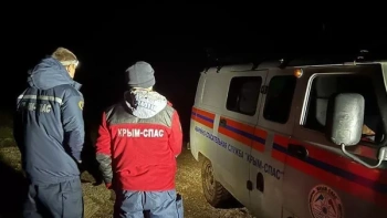 Новости » Общество: В Крыму группа туристов застряла в горах