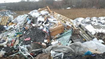 При въезде в село Приозерное ликвидировали свалку