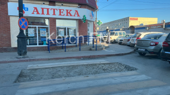 Новости » Общество: Коммунальщики на дороге на Козлова оставили огромную яму