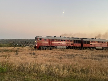 Новости » Общество: Перед Крымским мостом ожидают 9 поездов дальнего следования