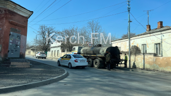Новости » Общество: На Чкалова частично затруднено движение транспорта