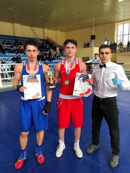 Новости » Спорт: Керченские боксеры привезли медали с Первенства Крыма по боксу