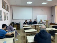 Новости » Общество: Администрация Керчи изобразила встречу с активистами по поводу реконструкции Приморского парка