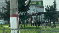 На городские улицы Керчи бюджетники вышли на субботник