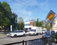 Утро в Керчи началось с аварии