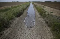 Новости » Общество: В апреле пересохли две крымские реки и сократился объем водохранилищ