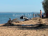 На пляже в Керчи отдыхающие на «Ниве» заехали в море