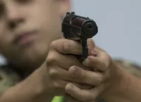 Два подростка в Крыму запугивали мужчину пневматическим пистолетом