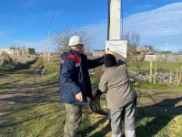 Перед самым Новым годом керченские энергетики подарили ветерану завода "Залив" свет