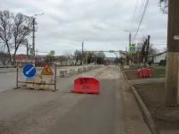 Новости » Общество: Сегодня улица Чкалова оставалась открытой для проезда транспорта