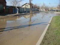 Аварийщики ликвидируют порыв водовода в районе Старого стеклотарного завода