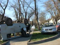 Авария на Казакова: столкнулись два автомобиля